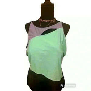 Free country women’s swim top